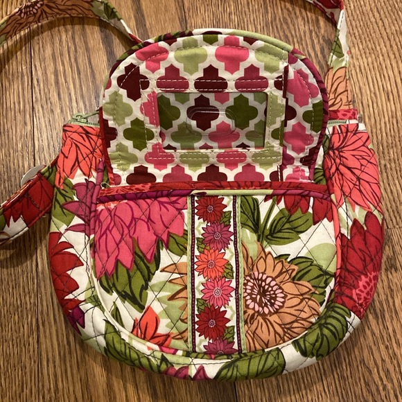 Vera Bradley purse in excellent condition! - Picture 2 of 4
